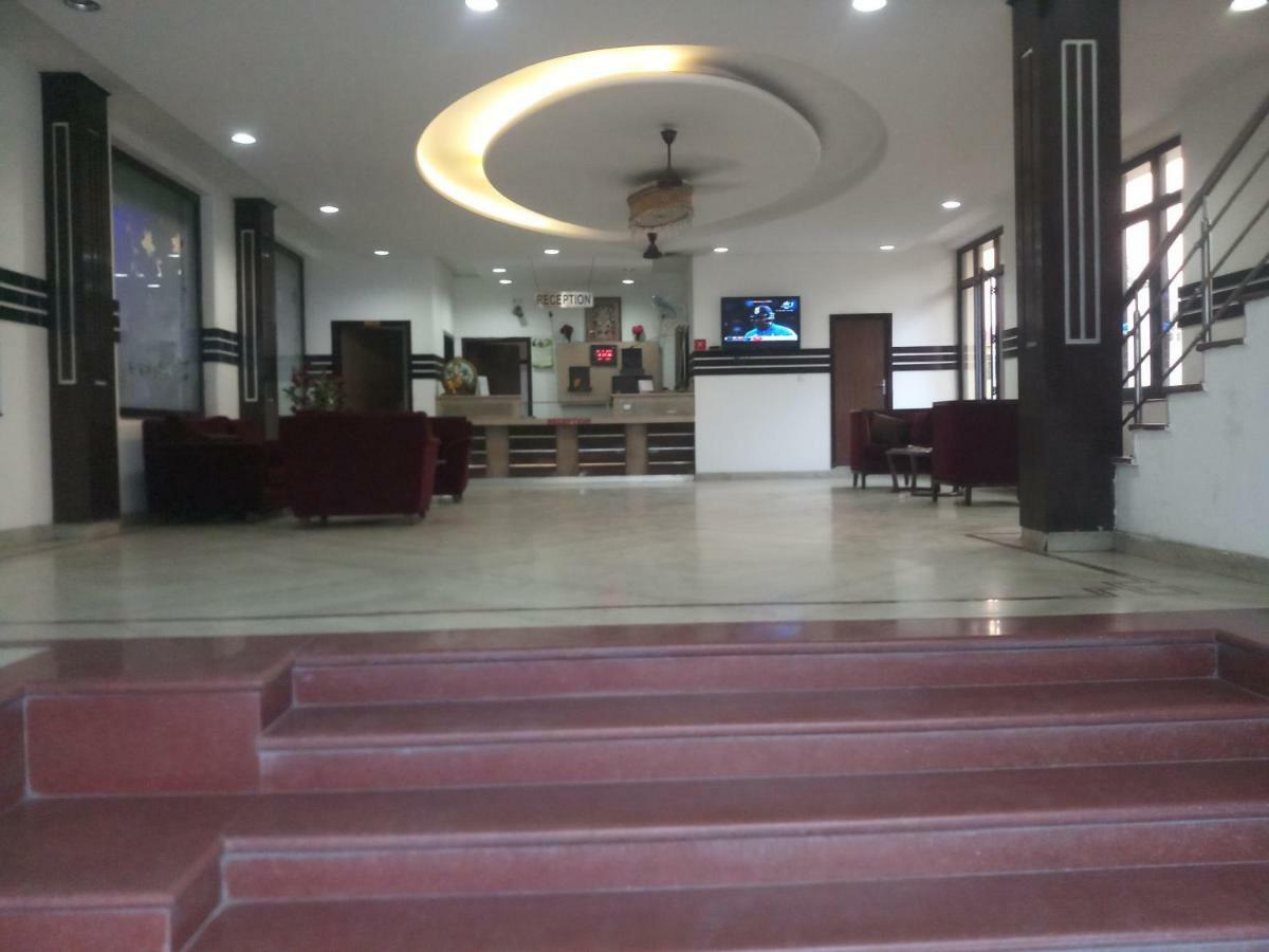Hotel Vindhwashni Haldwani Ngoại thất bức ảnh